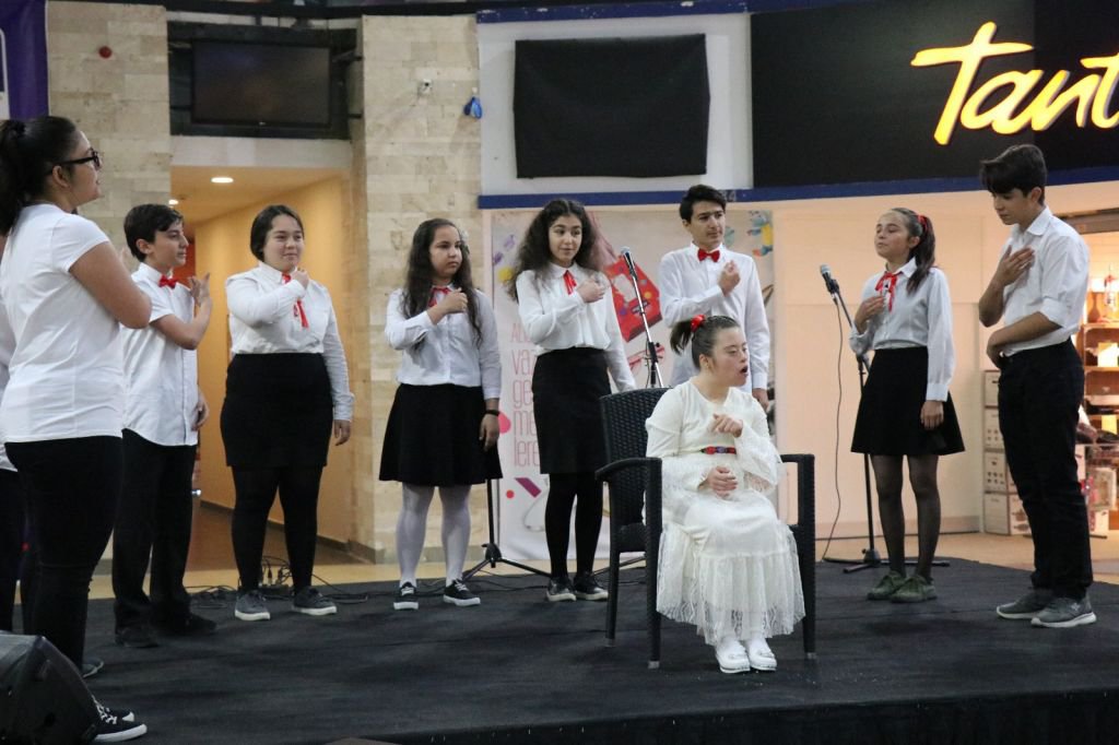 KÜÇÜK YETENEKLERE BÜYÜK ALKIŞ