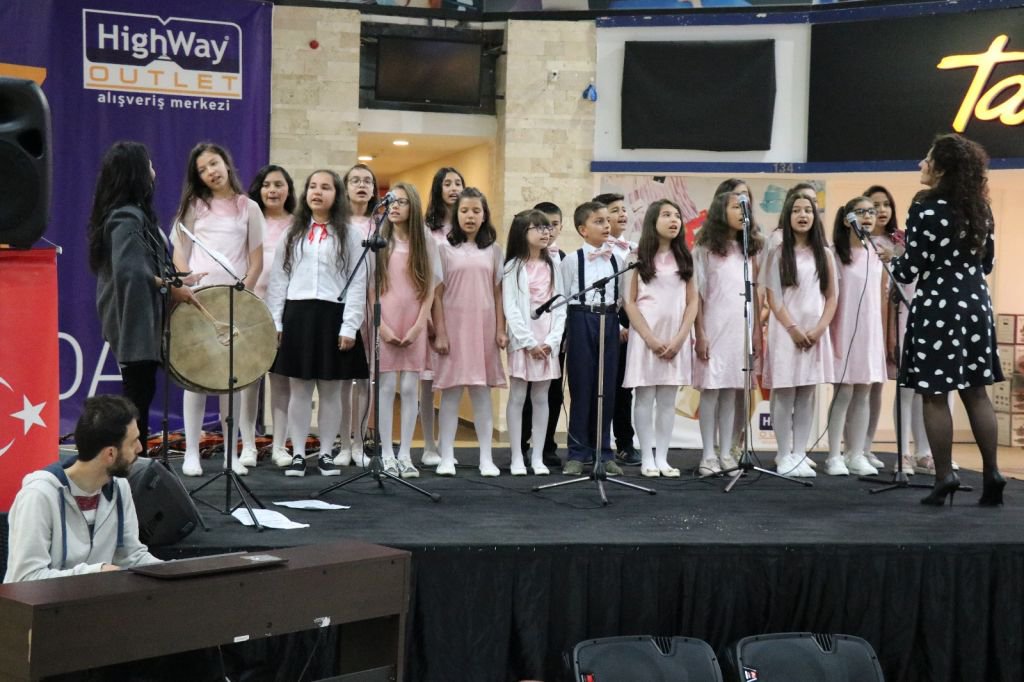 KÜÇÜK YETENEKLERE BÜYÜK ALKIŞ