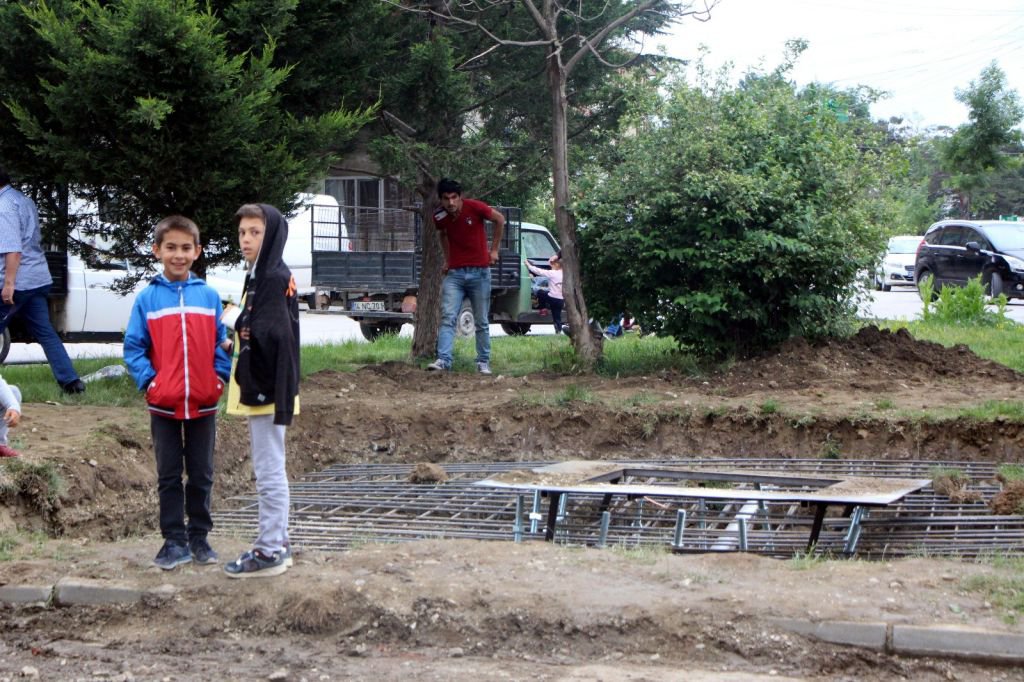 MAHALLELİNİN BAZ İSTASYONU İSYANI