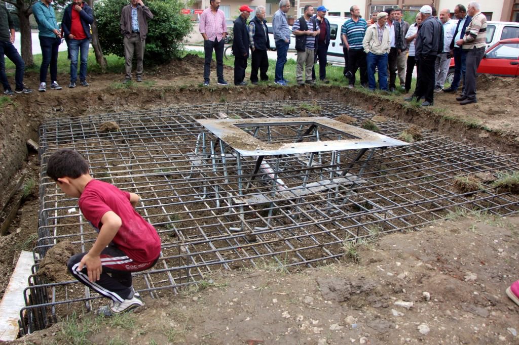 MAHALLELİNİN BAZ İSTASYONU İSYANI