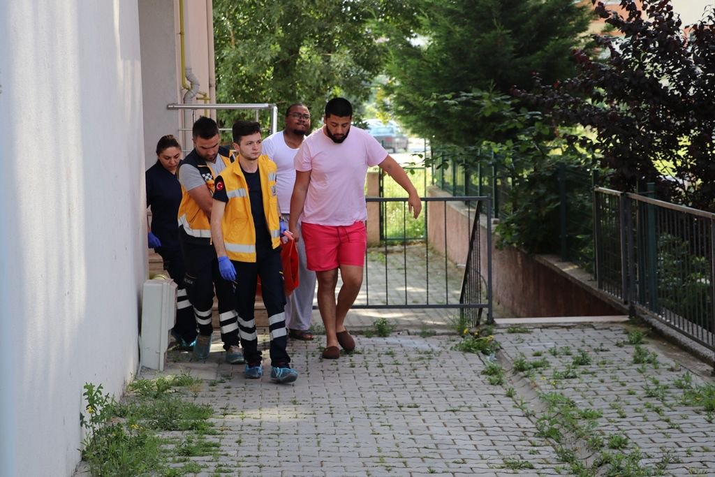 MAHSUR KALAN KADININ YARDIMINA İTFAİYE KOŞTU