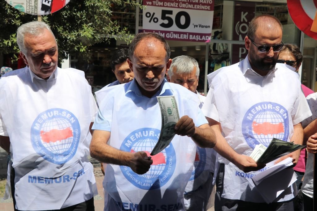 MEMUR-SEN'DEN DOLAR TEPKİSİ