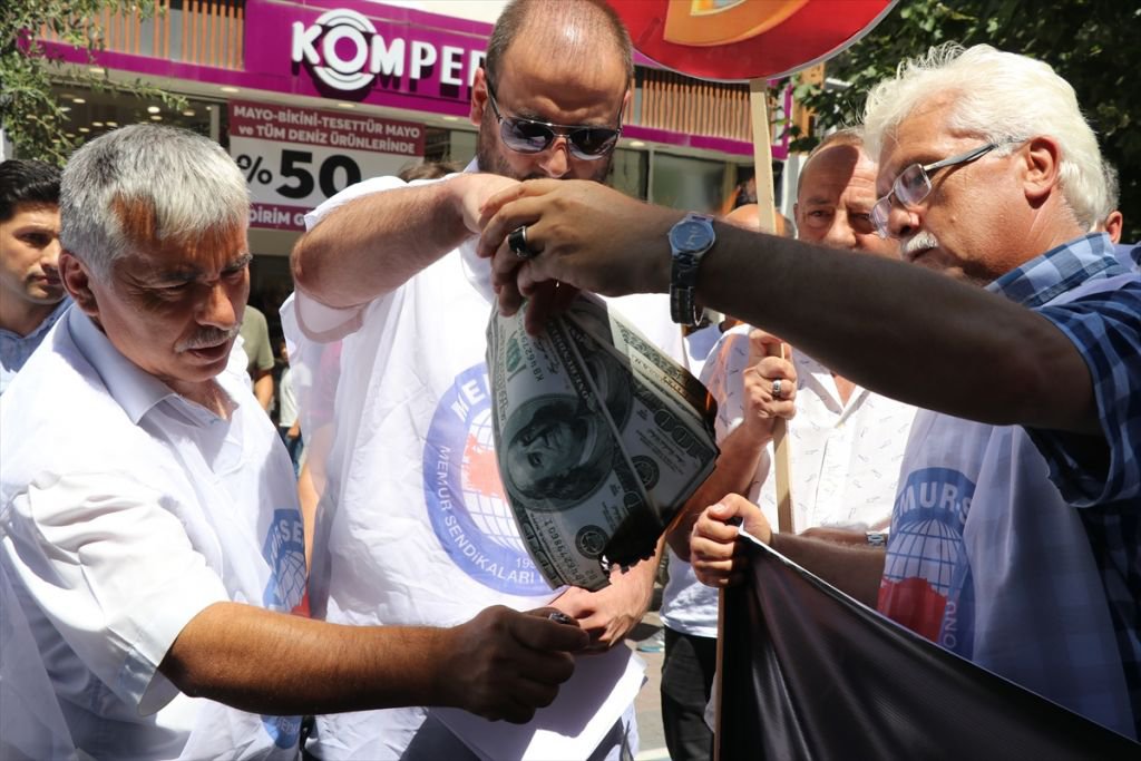 MEMUR-SEN'DEN DOLAR TEPKİSİ