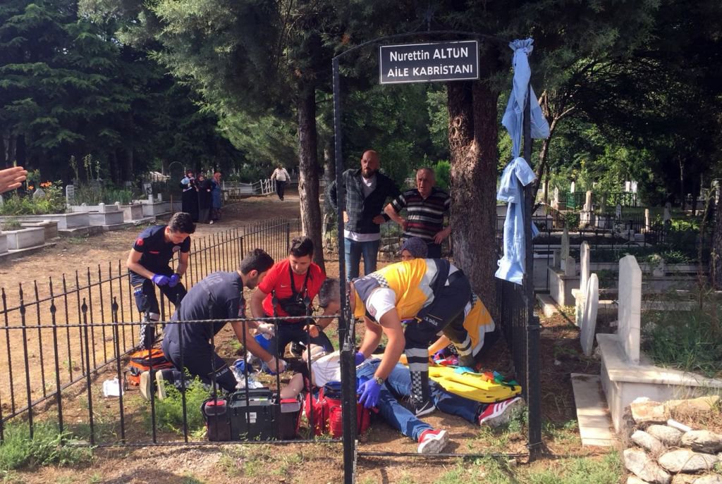 MEZARLIKTA KENDİNİ ASARAK İNTİHARA KALKIŞTI