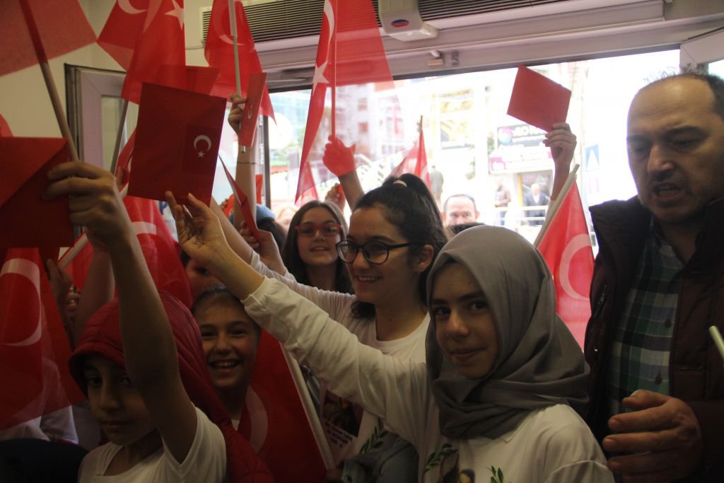 MİNİK ÖĞRENCİLER MEHMETÇİĞE MEKTUP YOLLADI