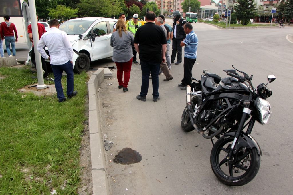 MOTORCUNUN HALİNİ GÖRÜNCE DAYANAMADI
