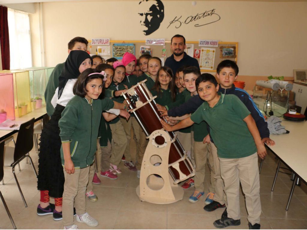 BİR ÖĞRETMEN VE 5 ÖĞRENCİSİ