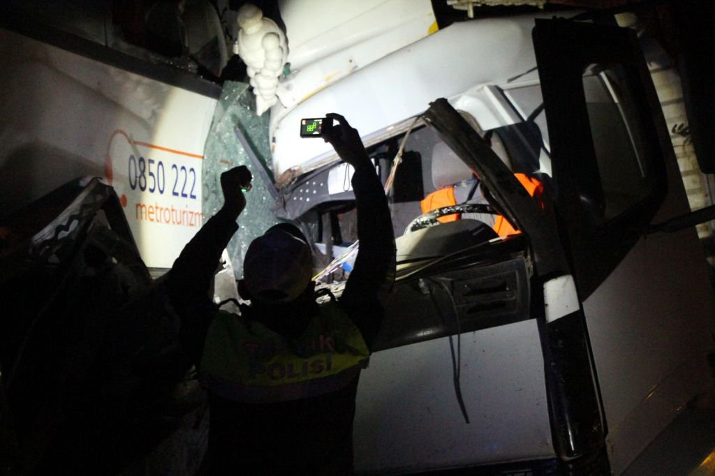 TEM OTOYOLU'NDA FECİ KAZA