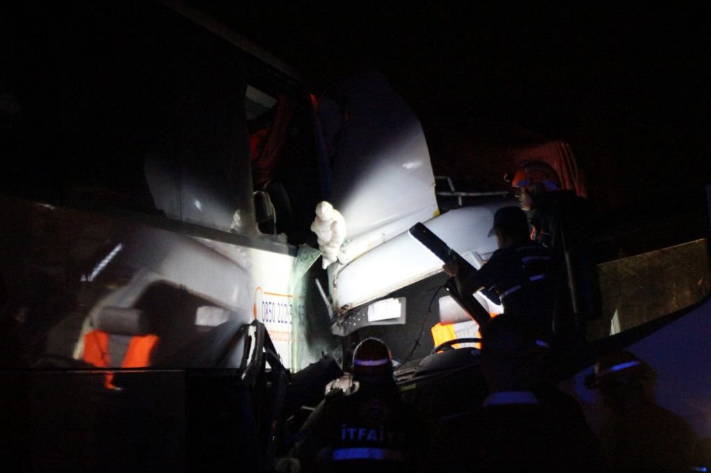 TEM OTOYOLU'NDA FECİ KAZA