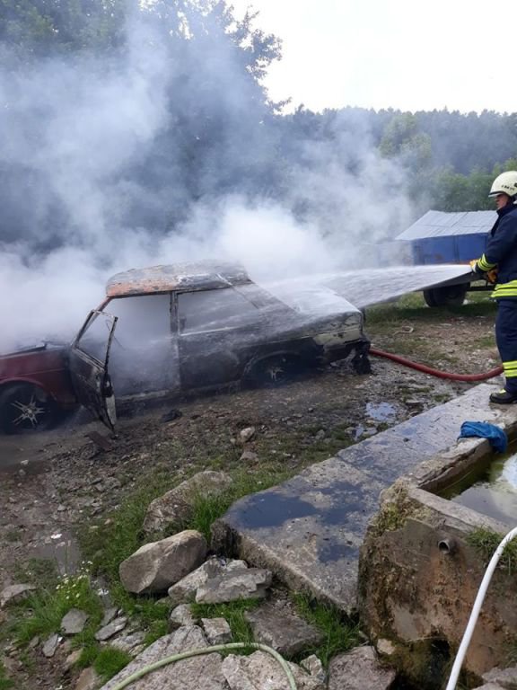 OTOMOBİL ALEV ALEV YANDI