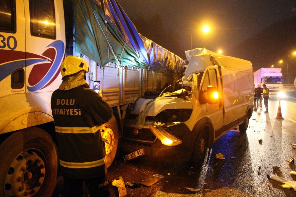 OTOYOLDA FECİ KAZA...