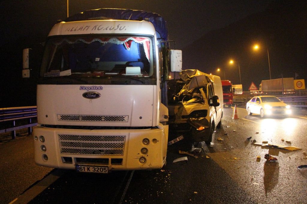 OTOYOLDA FECİ KAZA...