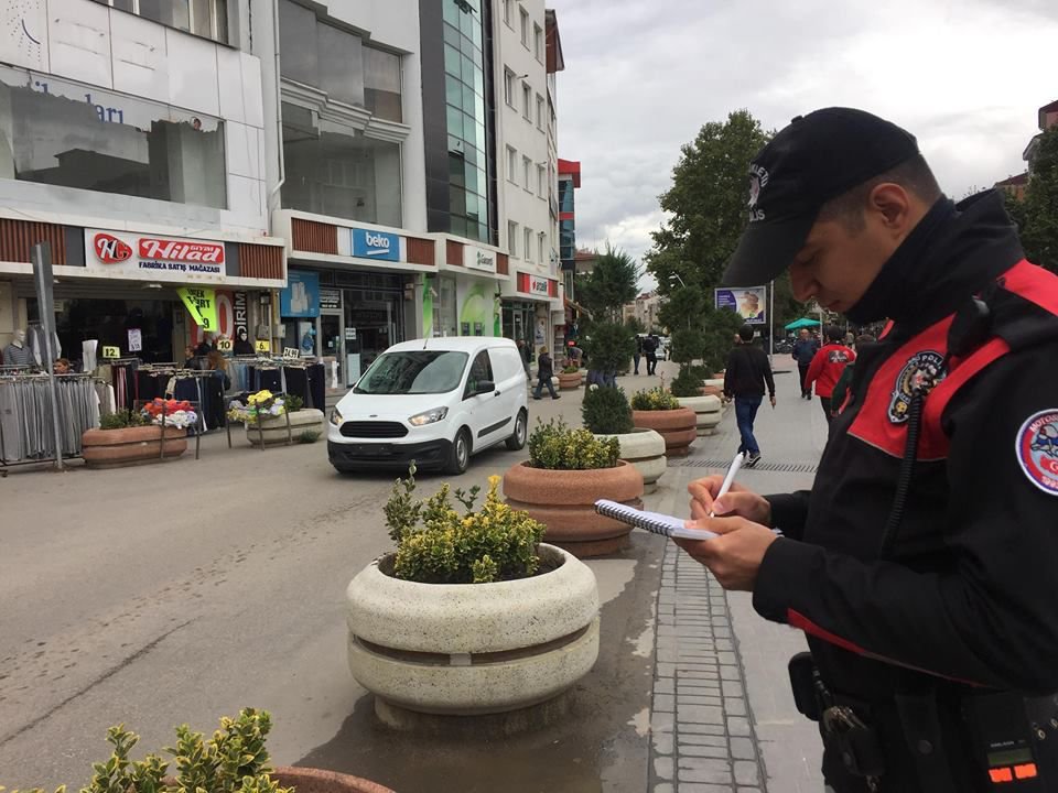 POLİS EMNİYET KEMERİNİ AFFETMİYOR