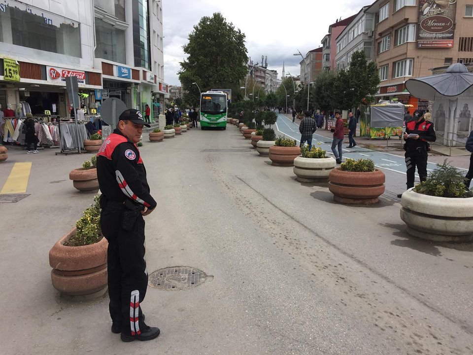 POLİS EMNİYET KEMERİNİ AFFETMİYOR