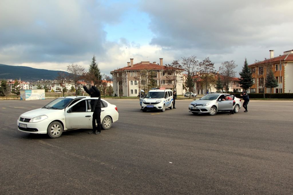 POLİS ÖYLE BİR TATBİKAT YAPTI Kİ...