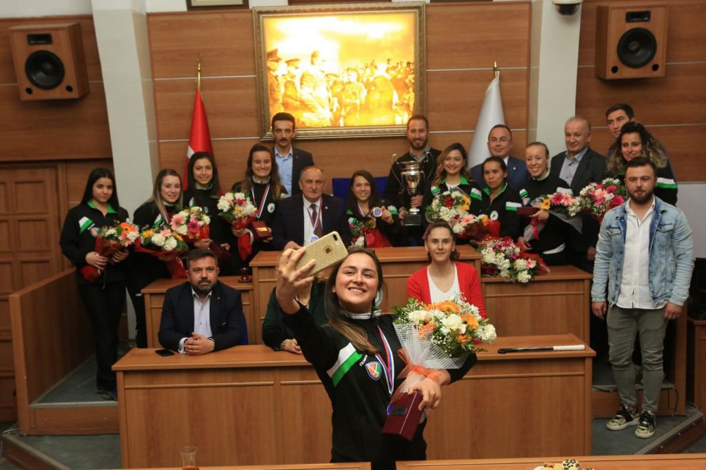 ŞAMPİYONLAR ÖDÜLLENDİRİLDİ