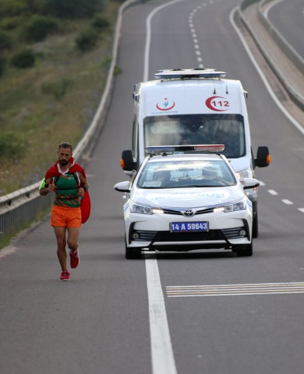 ŞEHİTLERE VEFA İÇİN KOŞUYOR