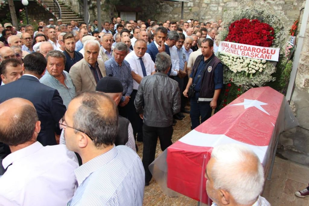 SEVENLERİ SON YOLCULUĞUNA UĞURLADI