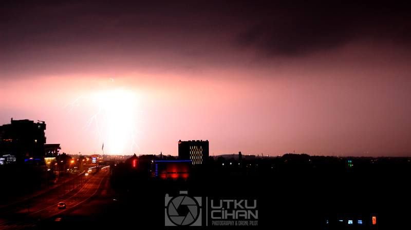 ŞİMŞEKLERİN MUHTEŞEM DANSI