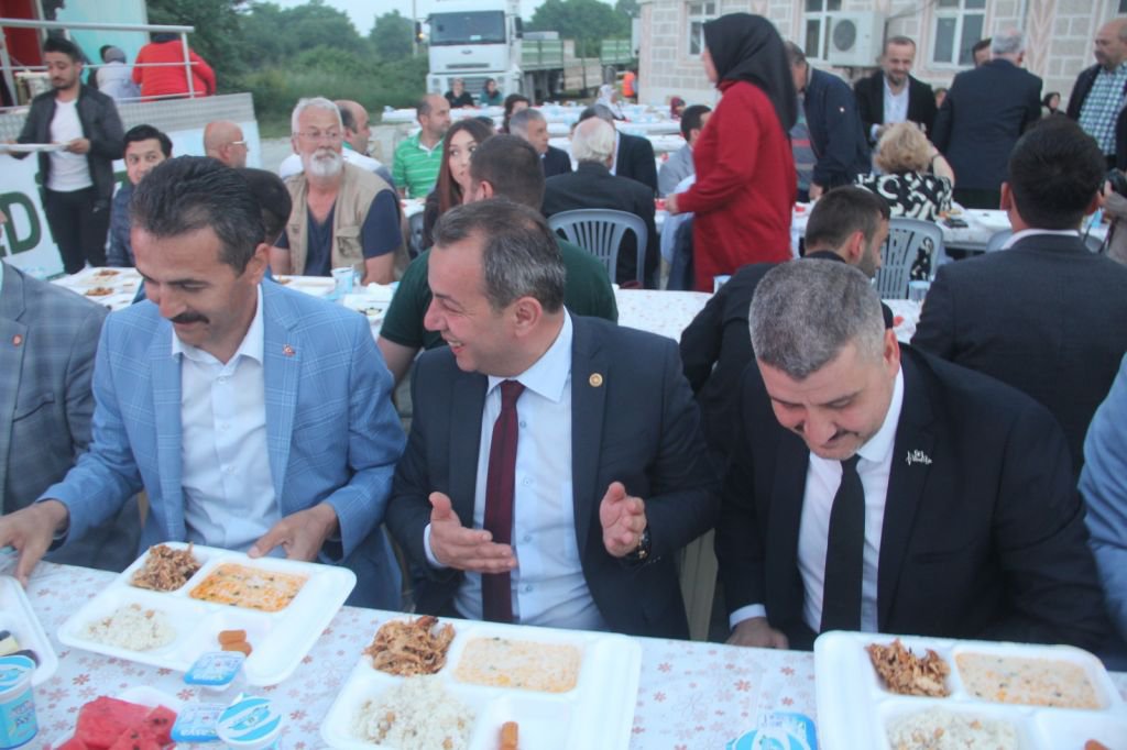 SİYASETİN UNUTULDUĞU SOFRA