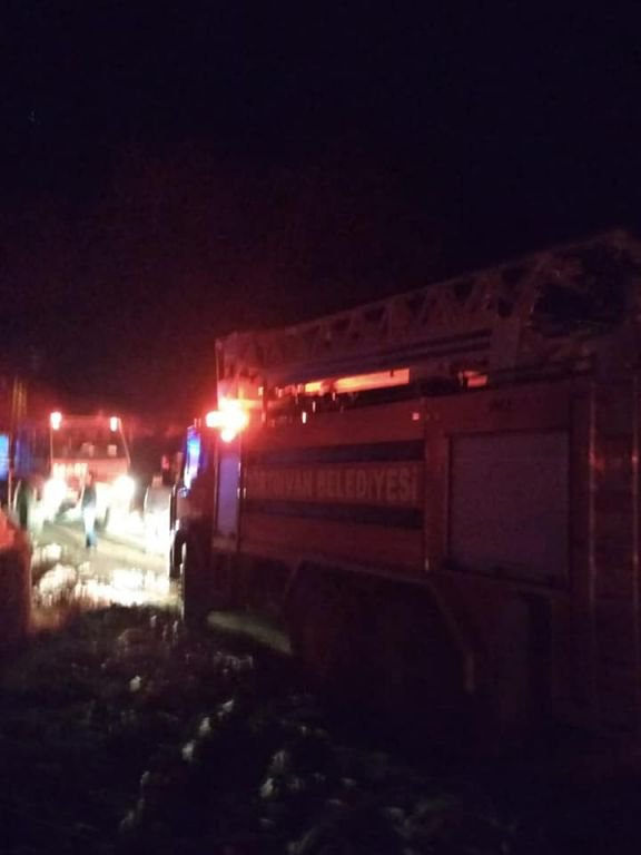 ŞÖMİNE ATEŞİ EVİ YAKTI