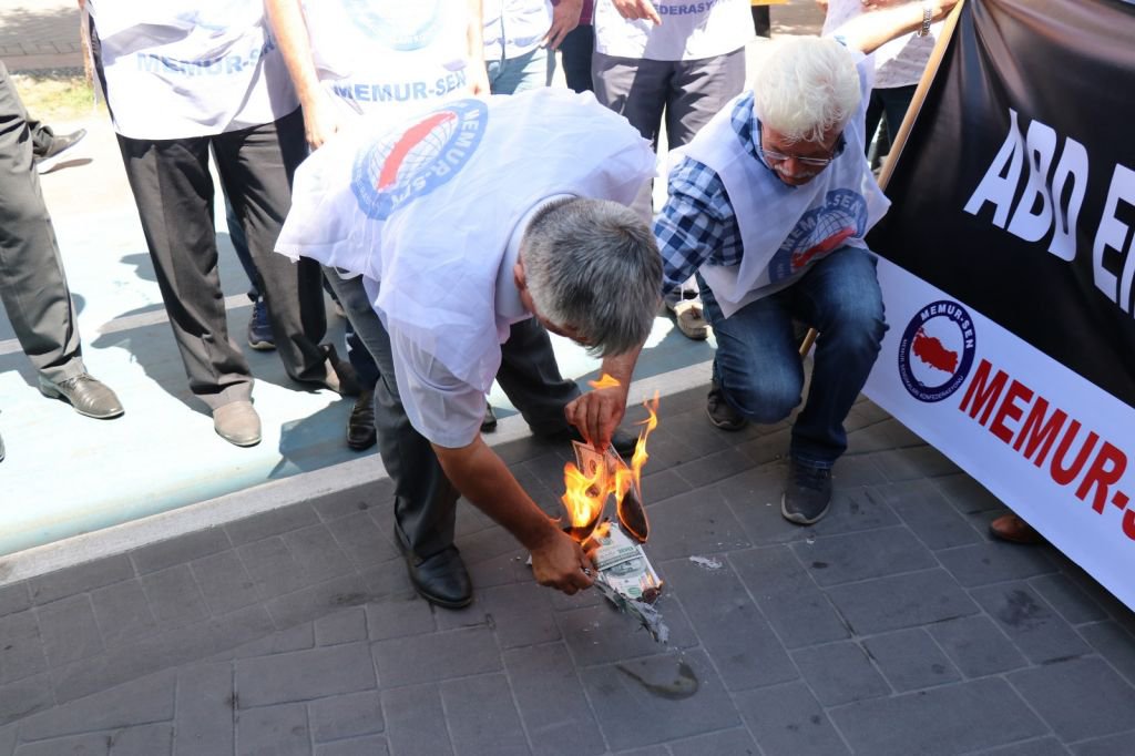 MEMUR-SEN'DEN DOLAR TEPKİSİ