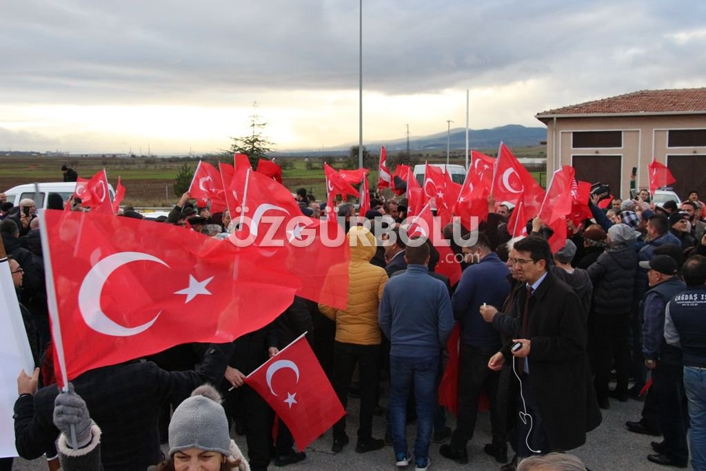 TANJU ÖZCAN'I YÜZLERCE KİŞİ KARŞILADI