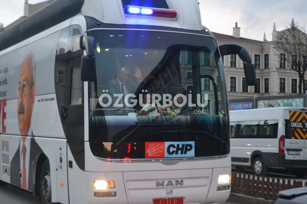 TANJU ÖZCAN'I YÜZLERCE KİŞİ KARŞILADI