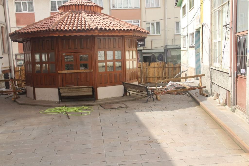 TARİHİ CAMİDE YENİLEME ÇALIŞMALARI BAŞLADI