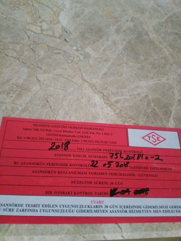 TOKİ'NİN ASANSÖRÜ TEHLİKE SAÇIYOR