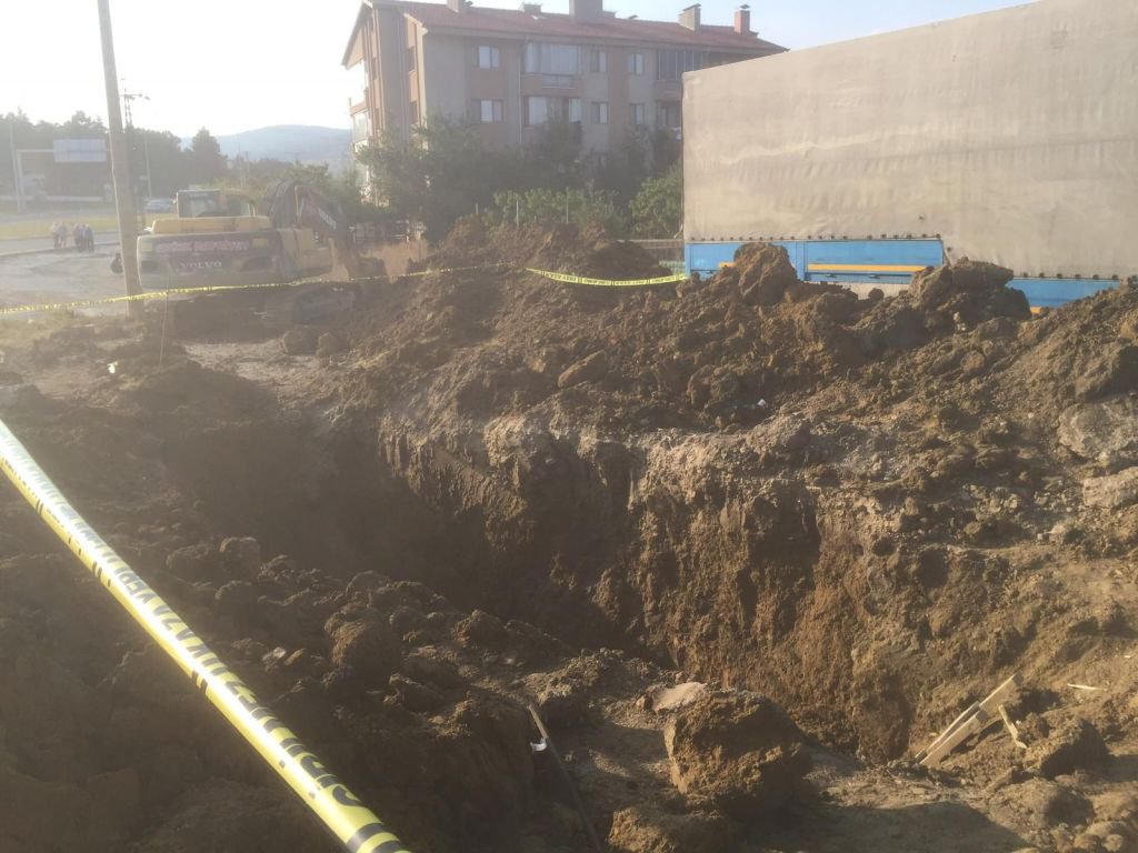 TOPRAĞIN ALTINDA KALAN İŞÇİDEN ACI HABER GELDİ