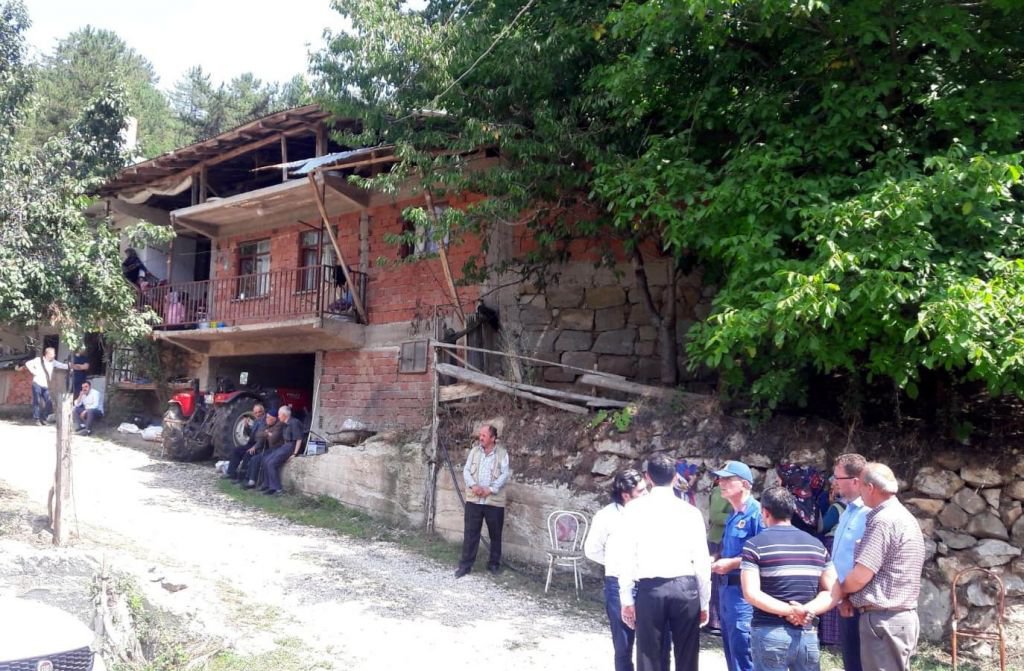 TORUNUNU VURUP İNTİHAR ETTİ