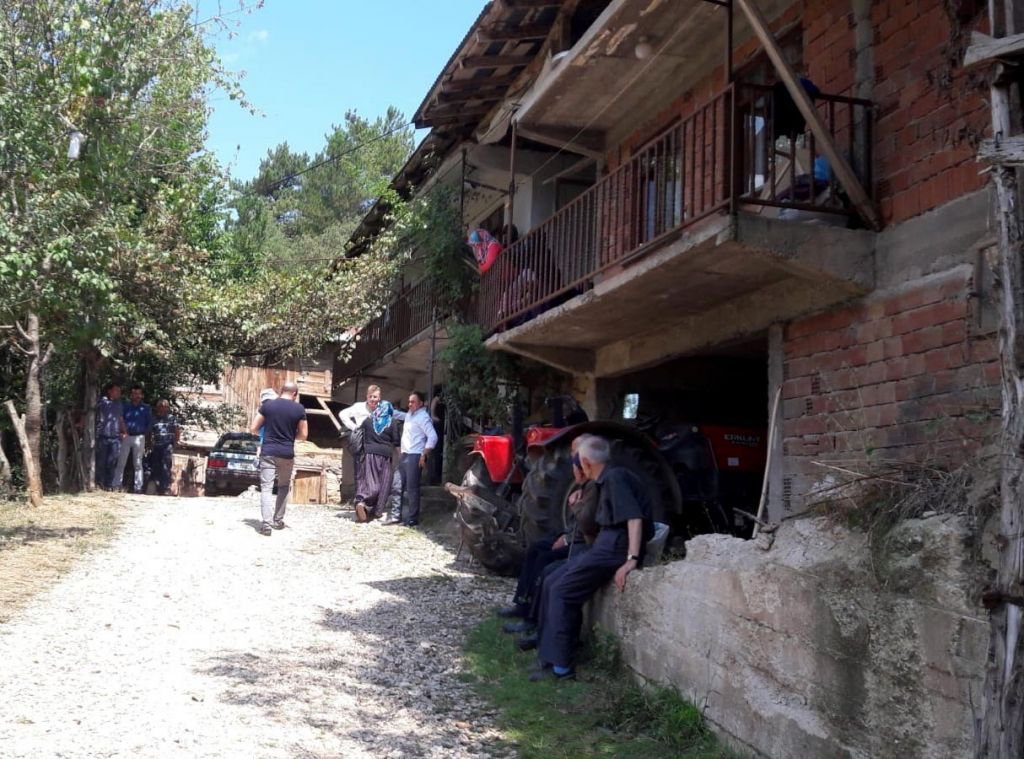 TORUNUNU VURUP İNTİHAR ETTİ