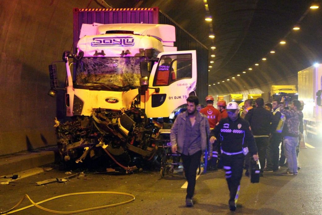 TÜNELDE FECİ KAZA 1 ÖLÜ