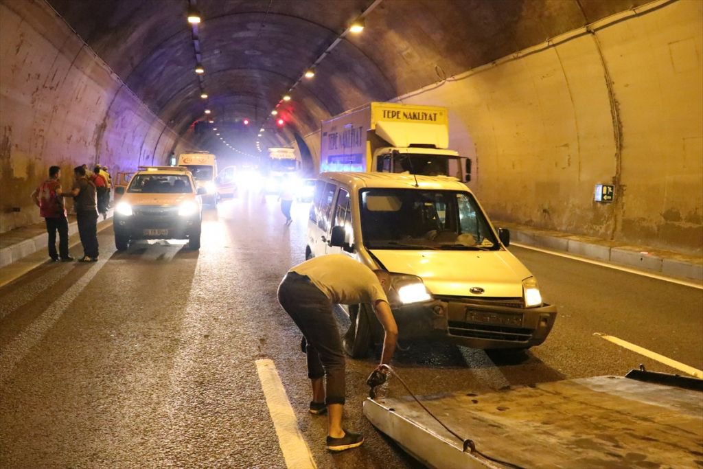 TÜNELİN İÇİNDE FECİ KAZA