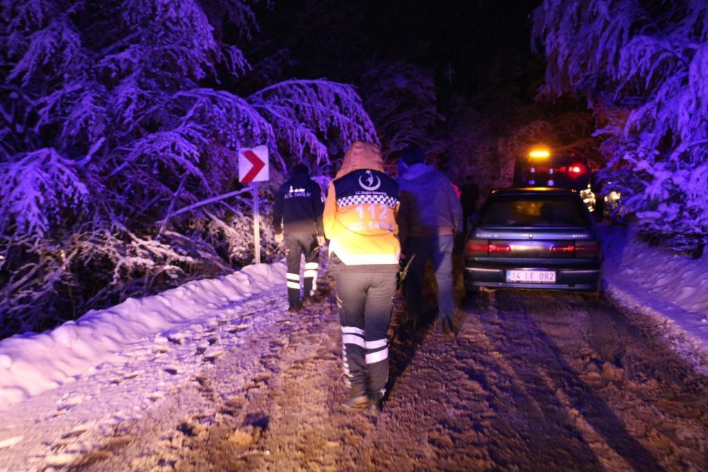 UÇURUMDAN AĞAÇ KURTARDI