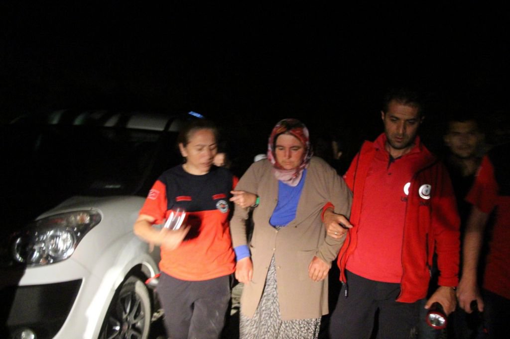 UÇURUMUN KENARINDA 12 SAAT BEKLEDİ