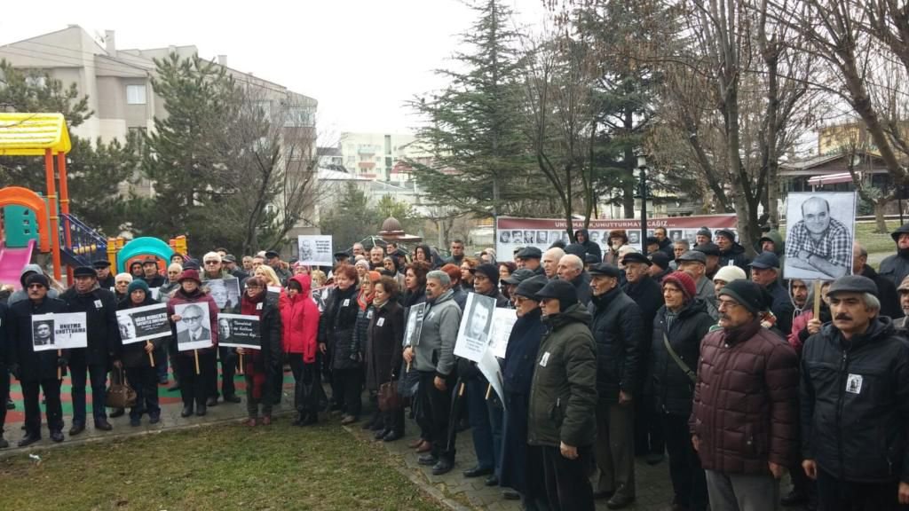 UĞUR MUMCU KARANFİLLERLE ANILDI