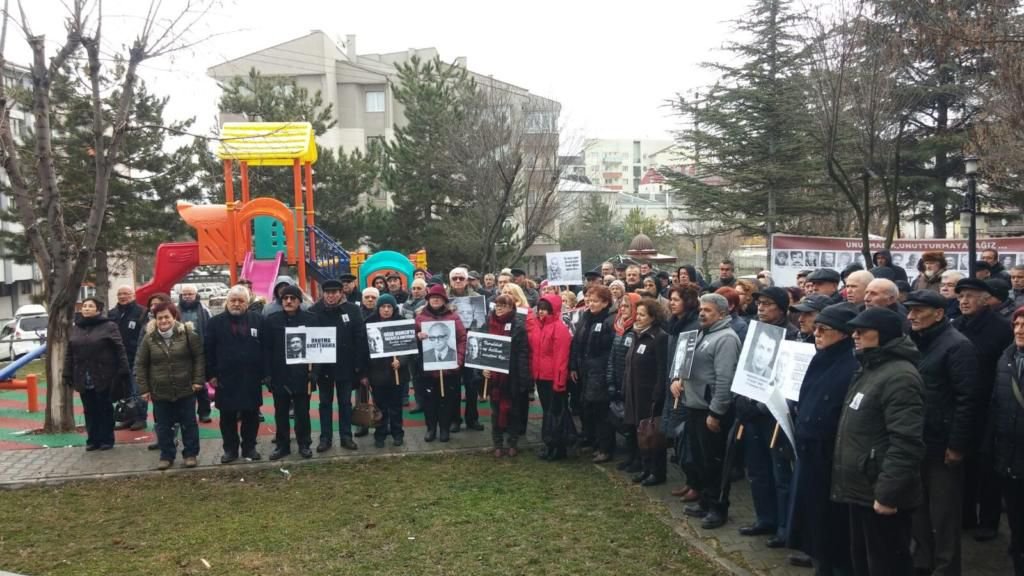 UĞUR MUMCU KARANFİLLERLE ANILDI