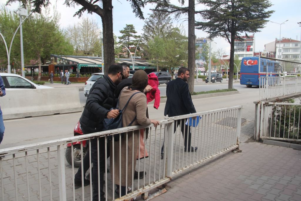 ÜNİVERSİTELİ KIZA TACİZ İDDİASI