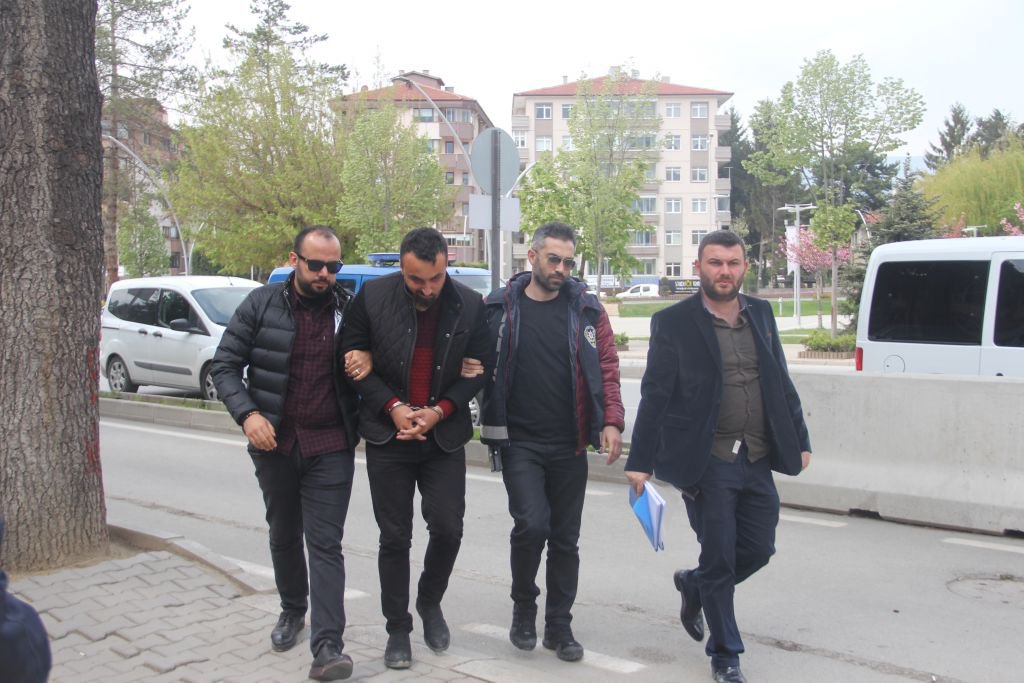 ÜNİVERSİTELİ KIZA TACİZ İDDİASI