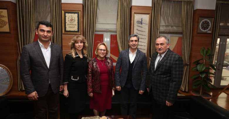 ÜNLÜ OYUNCUDAN BELEDİYEYE ZİYARET