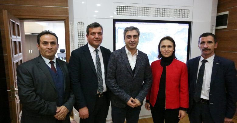 ÜNLÜ OYUNCUDAN BELEDİYEYE ZİYARET