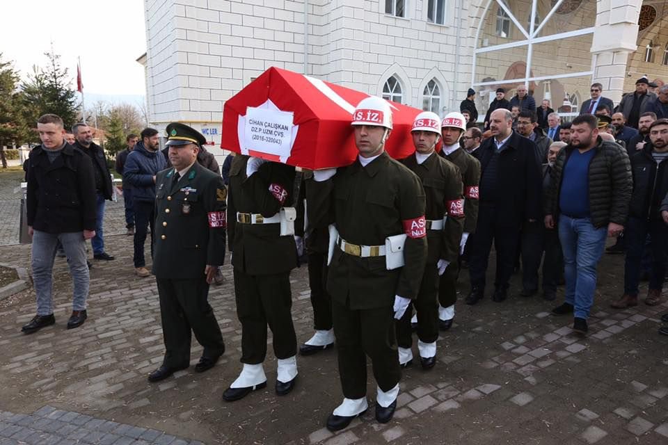 UZMAN ÇAVUŞ SON YOLCULUĞUNA UĞURLANDI