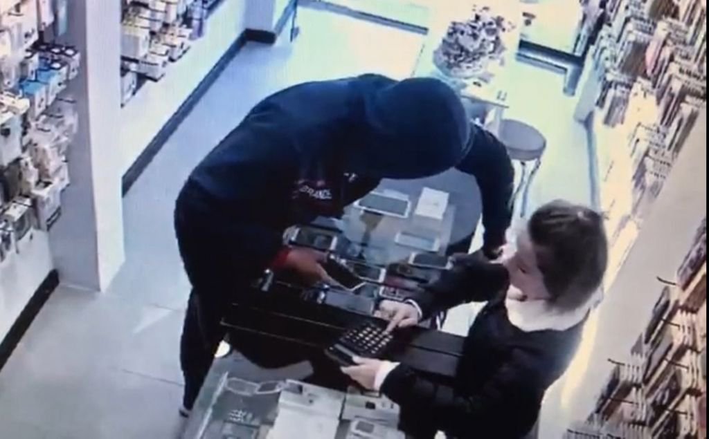 VİDEO HABER - YABANCI UYRUKLULAR HIRSIZLIK MESAİSİNDE