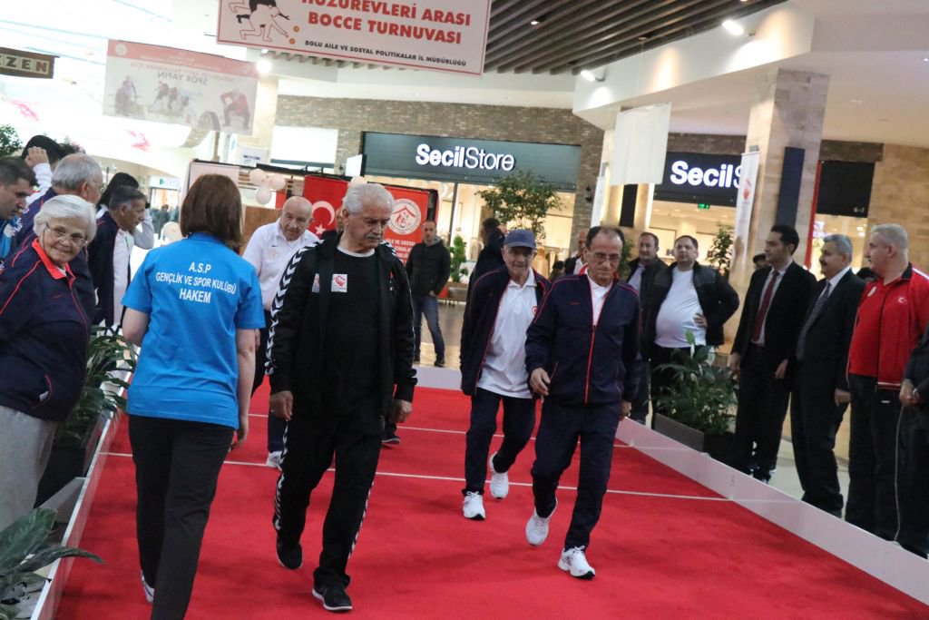 YAŞLARINA RAĞMEN KIYASIYA MÜCADELE ETTİLER