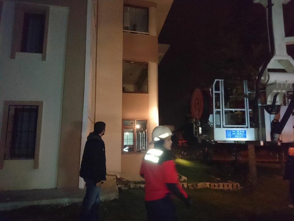 YAŞLI ADAM İÇİN MAHALLE AYAĞA KALKTI