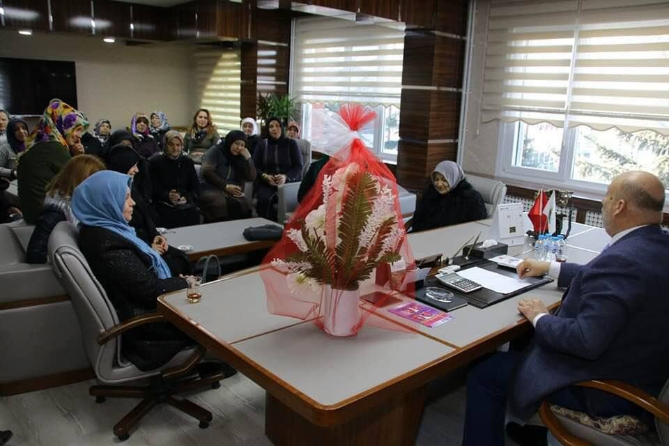 YENİÇAĞALI KADINLARDAN BAŞKAN’A ZİYARET