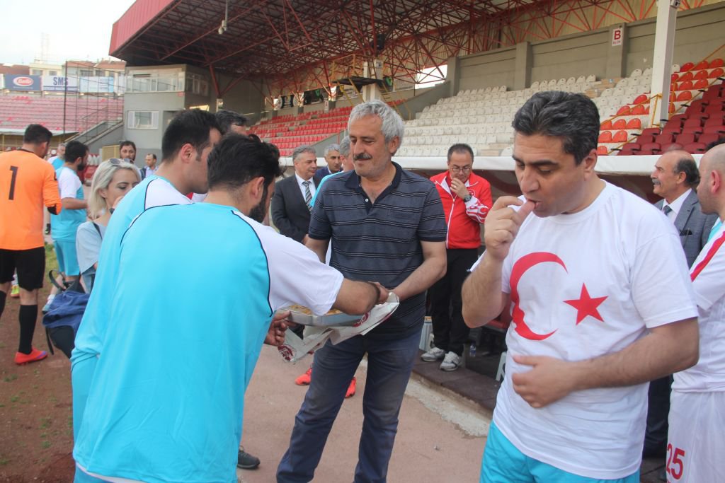 YEŞİL SAHALARDA BİR ARAYA GELDİLER