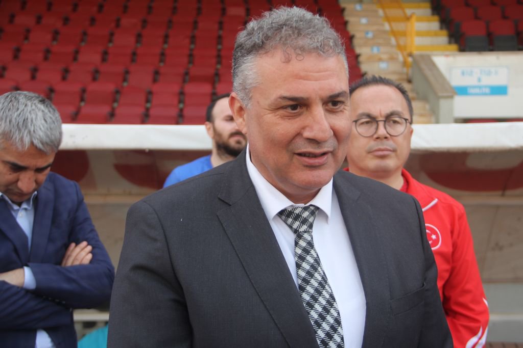 YEŞİL SAHALARDA BİR ARAYA GELDİLER